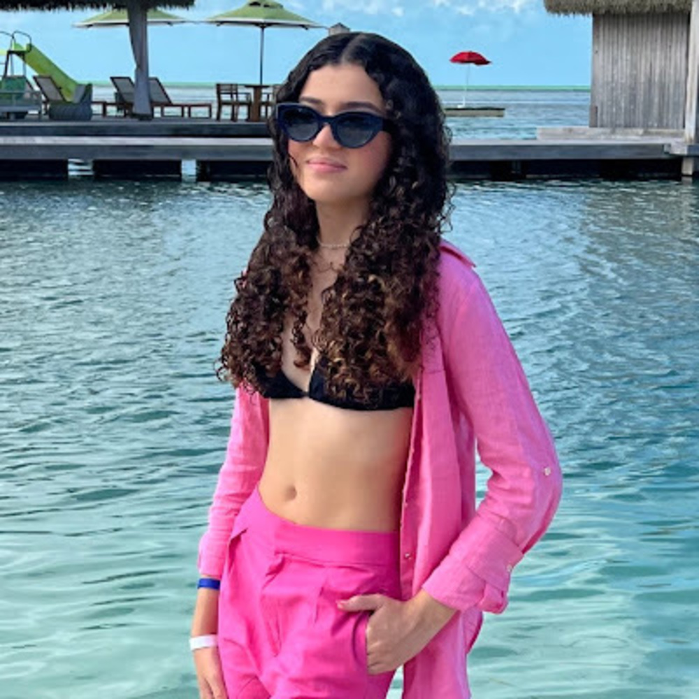 Meet your Posher, Júlia maria